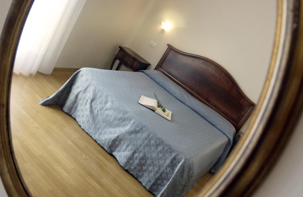 Hotel Belvedere Torri Del Benaco Pokój zdjęcie
